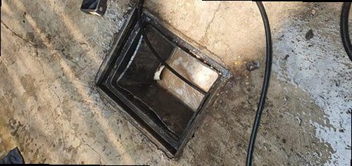 여주 멱곡동 하수구막힘 배수구 주변 상태와 점검 과정을 확인하는 현장 모습