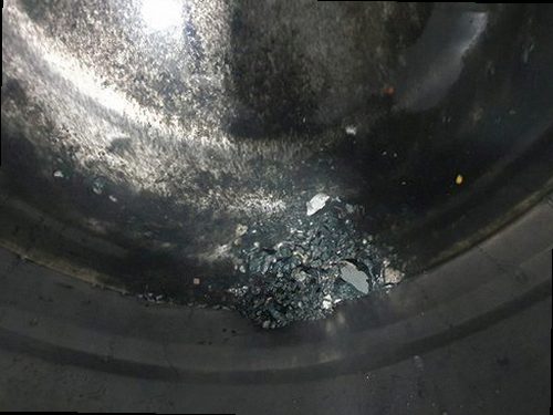 여주 산북면 하수구막힘 배수구 주변과 물 고임 상태를 확인하는 모습
